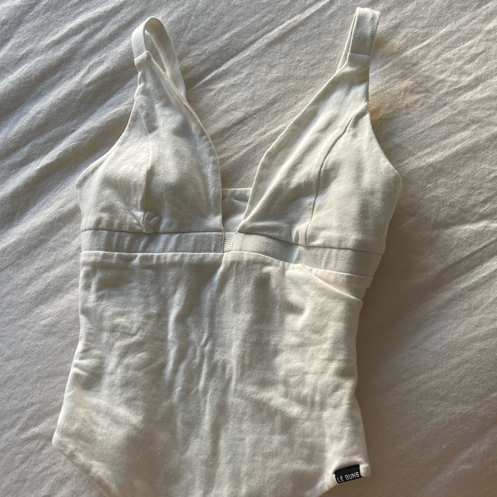 Le buns white bodysuit